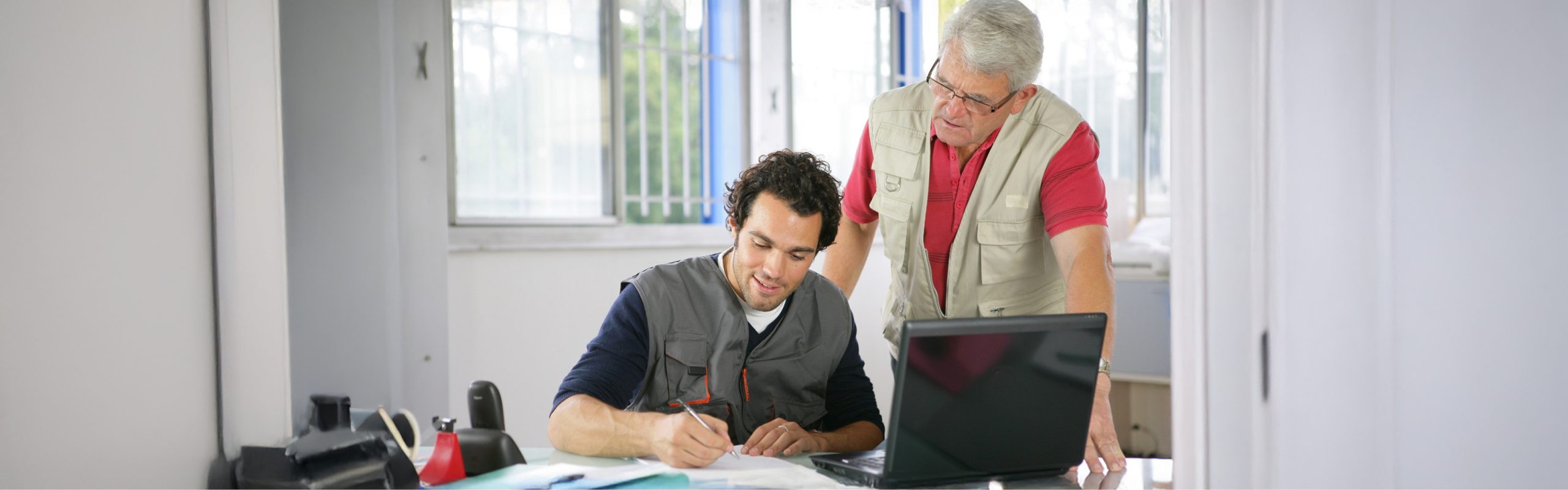 Diagnostiqueurs immobiliers au bureau